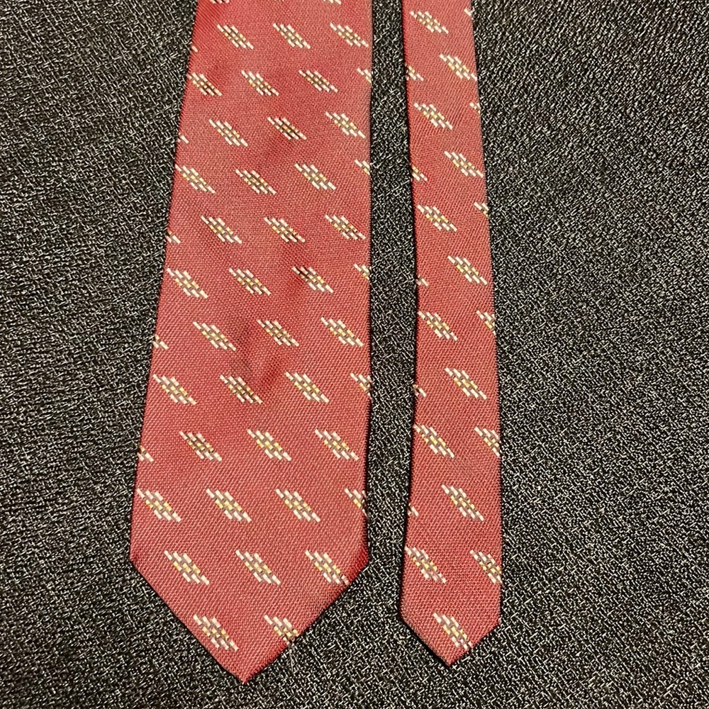 Donna Karan Silk Tie in Red With Yellow Pattern